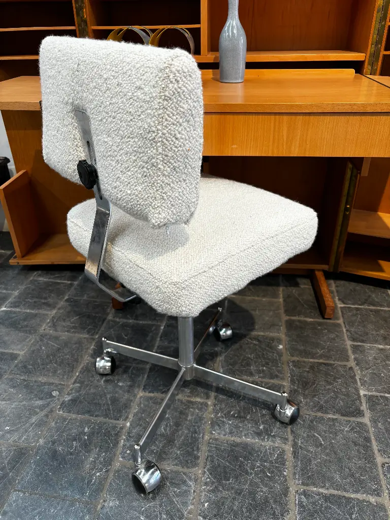 Chaise de bureau nouveau garnissage bouclette blanche