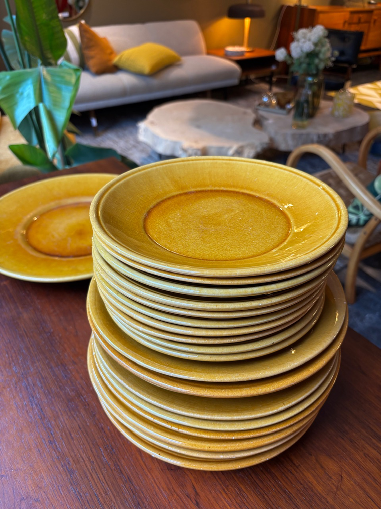 Lot vaisselle assiettes ocre Biot