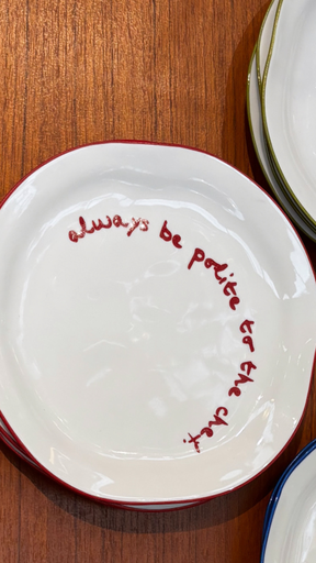 Assiette Maegen slogan couleur