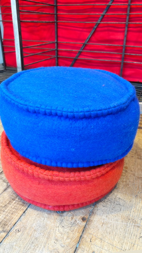 Pouf feutrine dot rond prix pièce bleu ou orange 