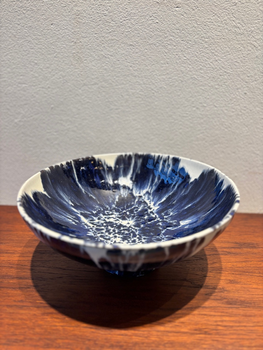 Bol sur pieds en ceramique indigo