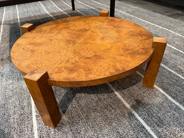 Table basse en bois fruitier