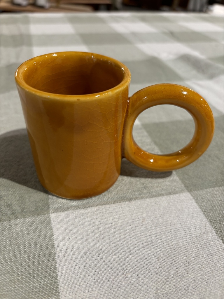 Tasse anse ronde ocre
