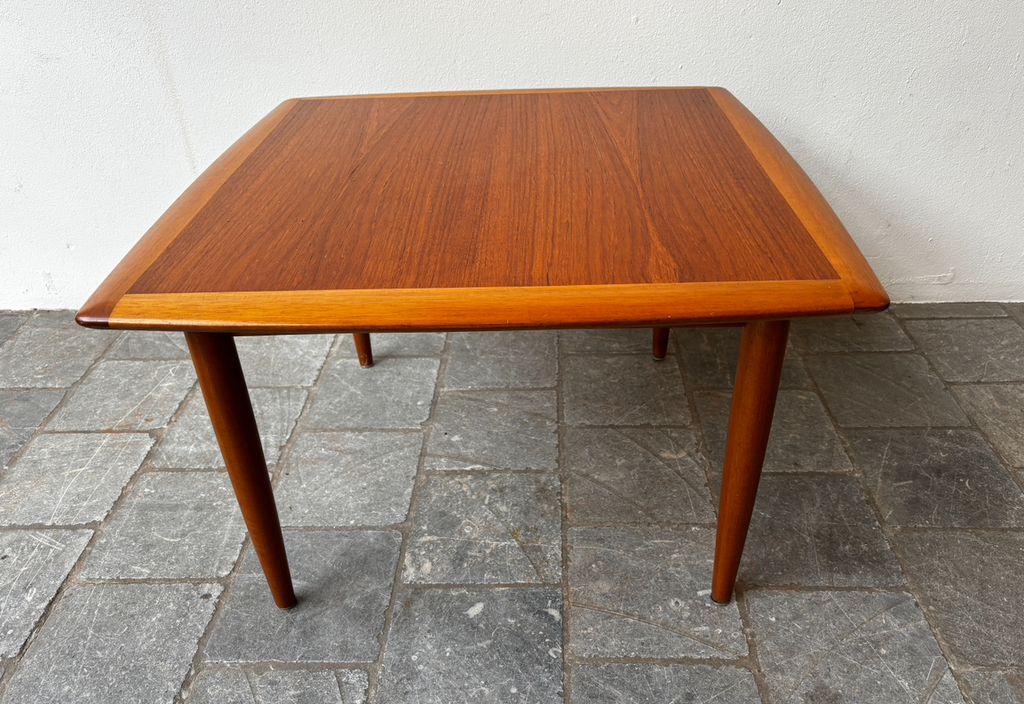 Table basse carrée biseauté 70x70cm