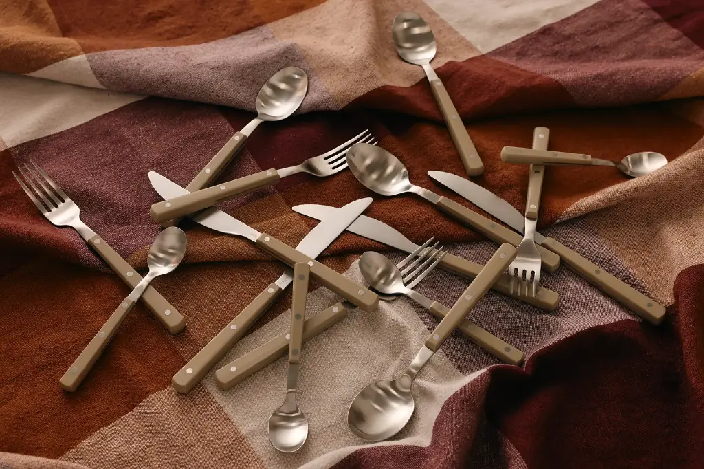 Set de couverts 70's Olive 4 personnes