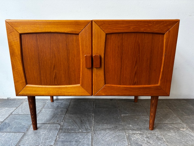 Meuble enfilade 2 portes 85,5x50xh85