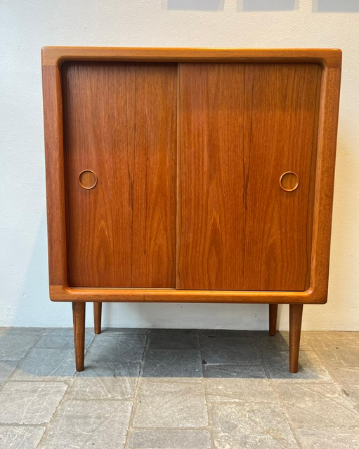 Meuble arrondi portes glissières poignées rondes 83,5x38xH99cm
