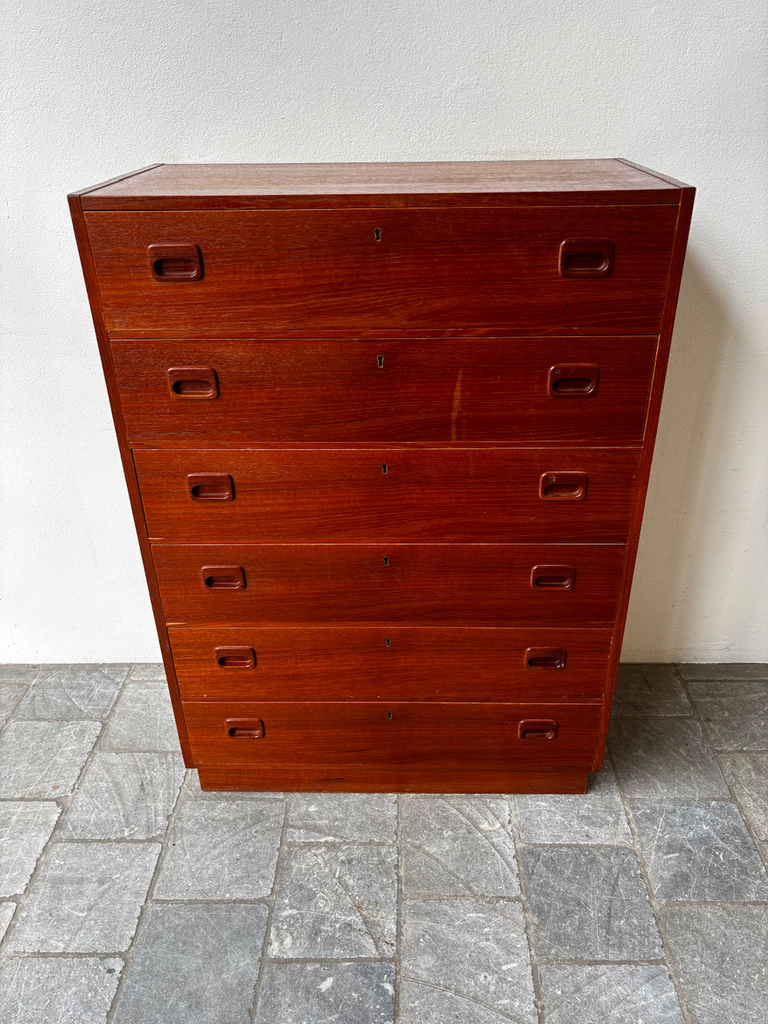 Commode années 60 -75,5x37,5xH105cm