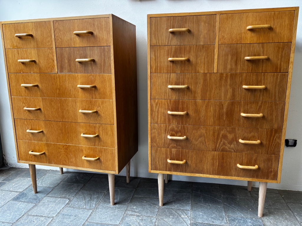 Paire de commodes en chêne poignées bois 75x40xH118cm