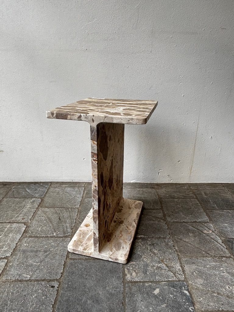 Table en marbre Mike butterscotch beige L:38, D:30.5, H:52 cm 