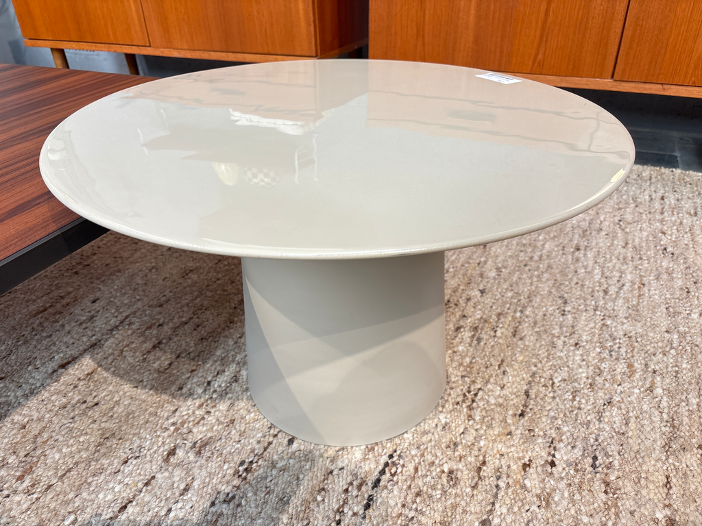 Table d'appoint émaillée beige d58x38(h)