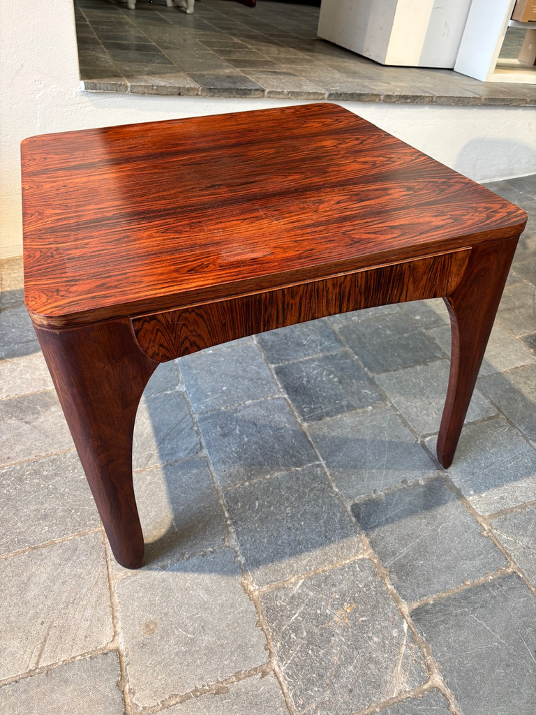 Table bout de canapé en palissandre arc 65x65xH50