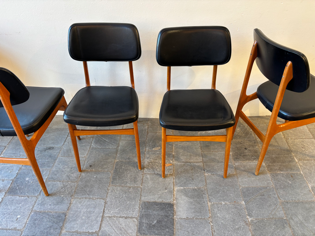 4 chaises assises et dossiers skai noir