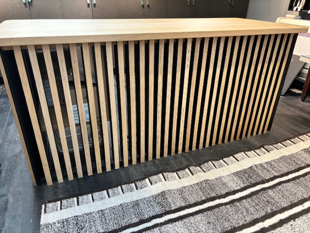 Bureau à lattis en chêne massif 