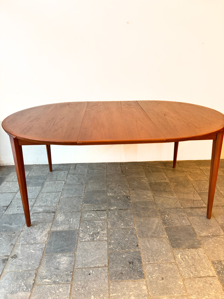 Table ronde danoise avec 2 allonges signée Brande Mobel 119(+2all de 50)x119XH72cm