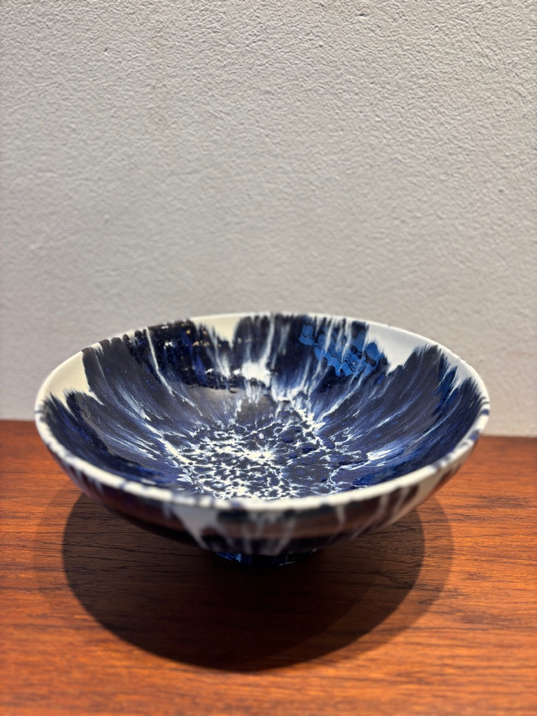 Bol sur pieds en ceramique indigo
