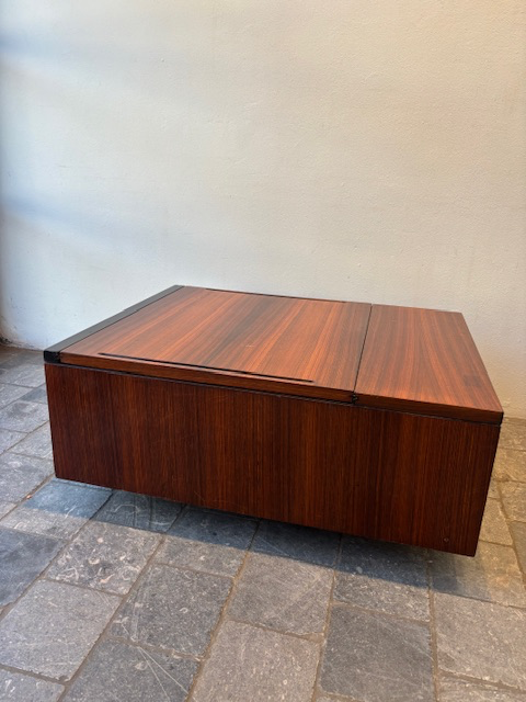 Table basse bar en palissandre de Arredamenti Cattaneo, Rovellasca, Italy 100x77.5xh43