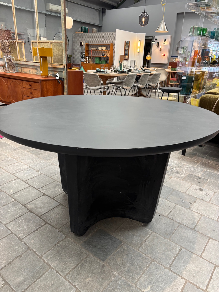 Table ronde irrégulière effet beton gris foncé D141.5