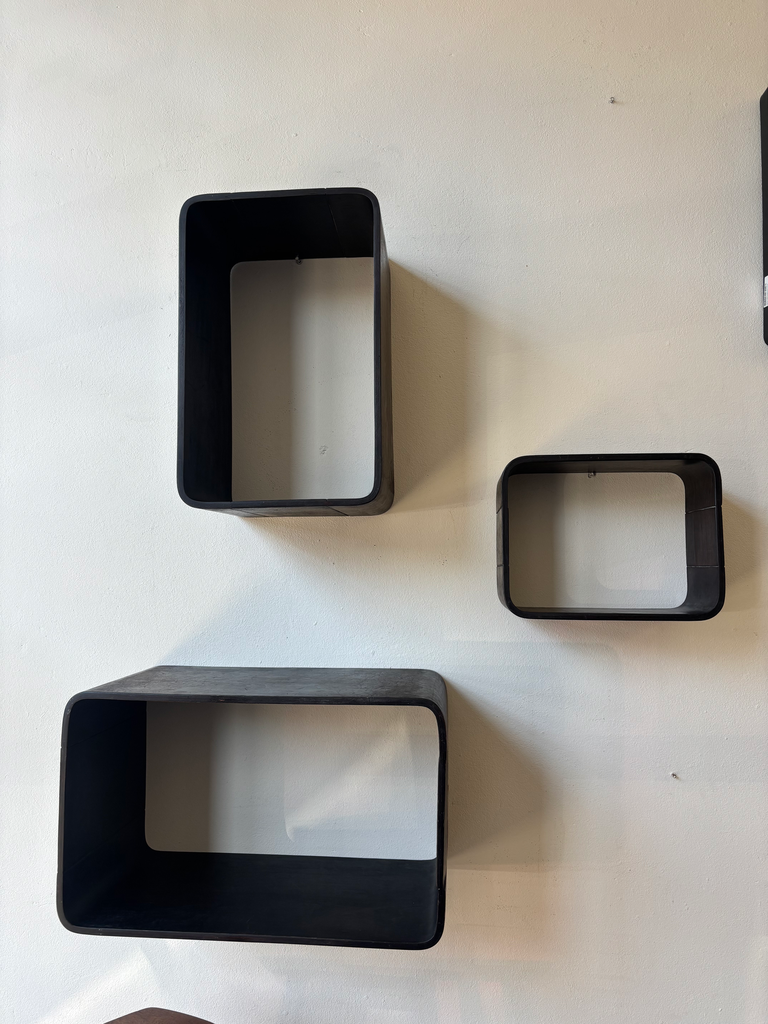 3 étagères boites bois courbe noir