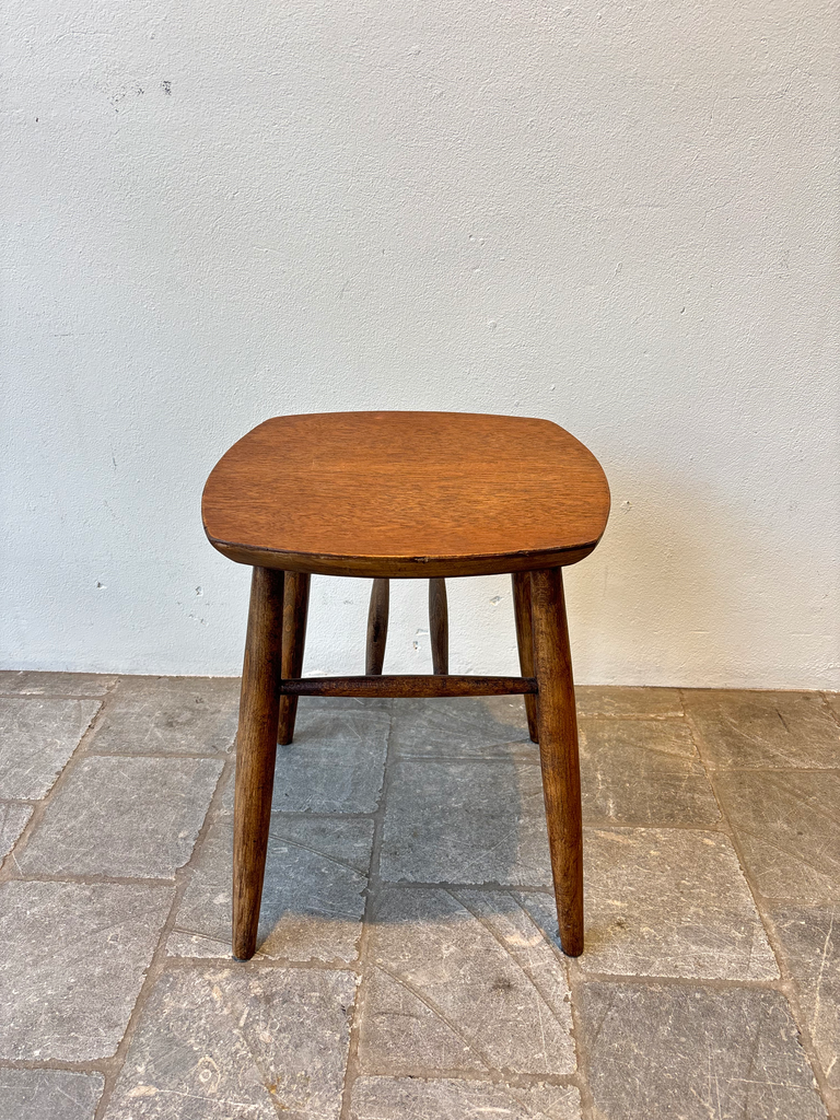 Tabouret de ilmari Tapiovaraa