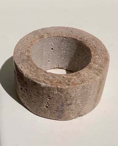Rond de serviette en travertin