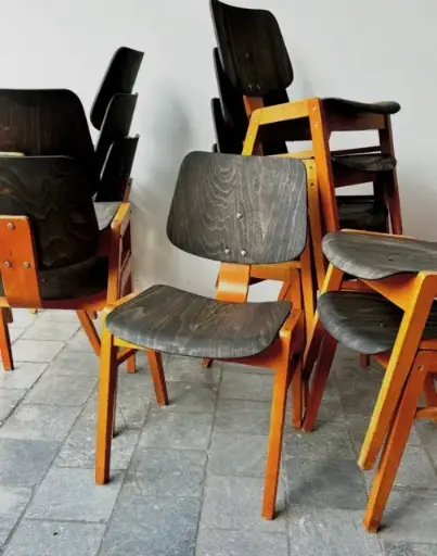 Chaise bicolore empilable prix/ pièce. Par lot de 6,8 ou 10