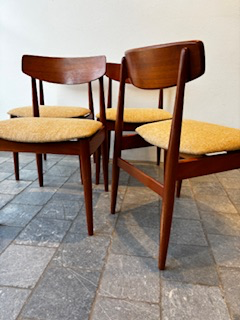 4 chaises danoise nouveau garnissage vert ocre