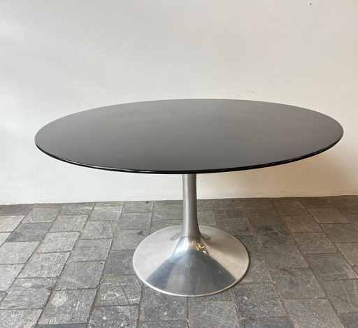 Table tulipe tablette biseautée laque noire D128xH73cm