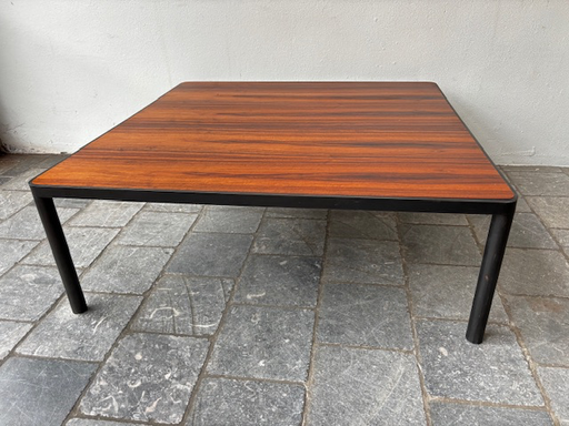 Table interni métal cylindrique et bois veiné