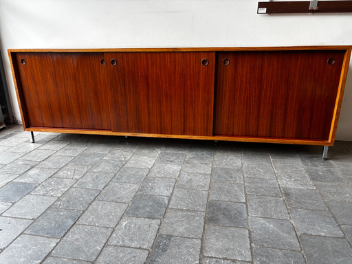 Longue enfilade poignées rondes incrustées pieds chromés 240x48xH79cm 