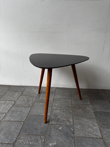 Table d appoint triangulaire dessus noir 61x58xH50cm