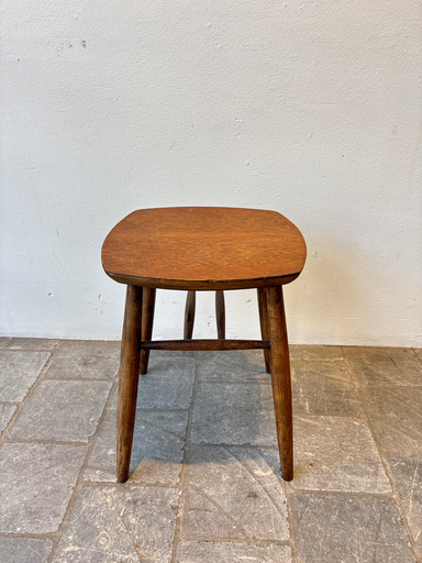 Tabouret de ilmari Tapiovaraa